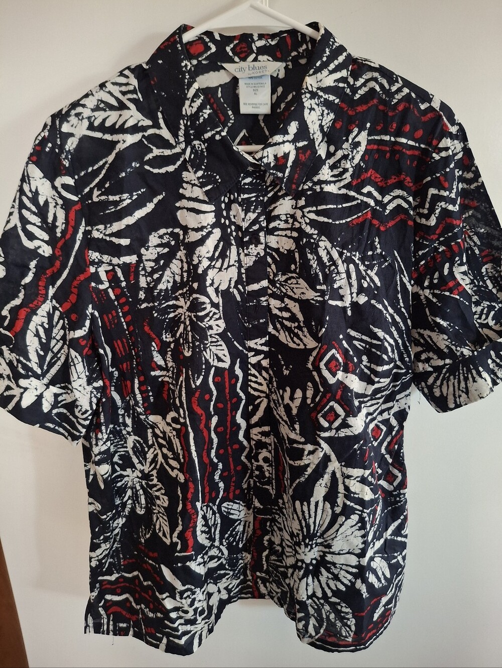 Koret Black White and Red Floral Casual Button-Down Shirt